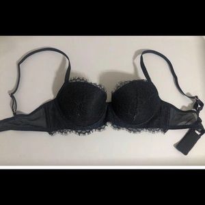 Victoria Secret Black lacy bra. 32C. Tags been cut off but worn once